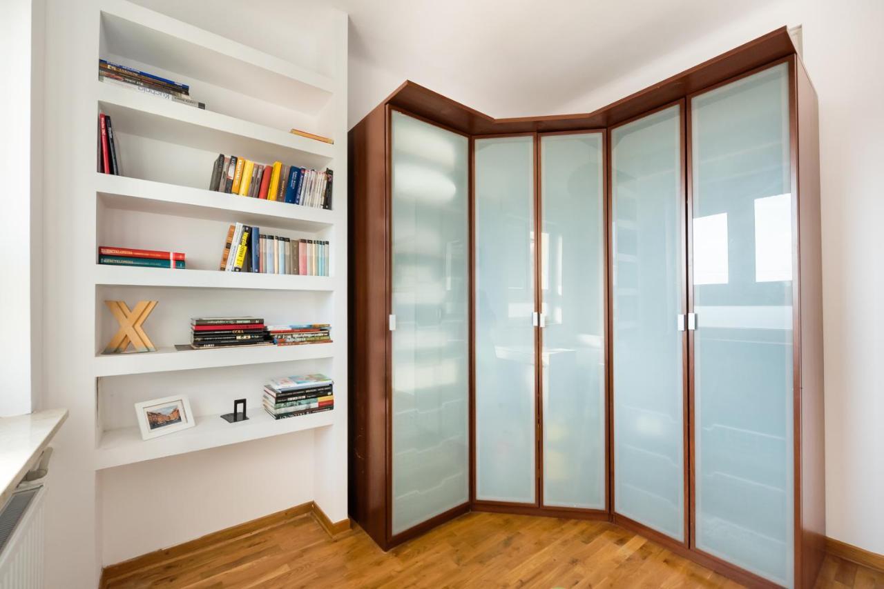 Plac Wilsona 2-Bedroom Apartment Варшава Екстериор снимка
